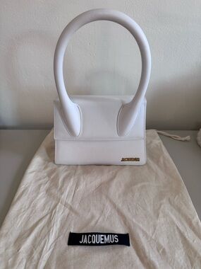 Jacquemus Le Chiquito Moyen Top-Handle Bag in White